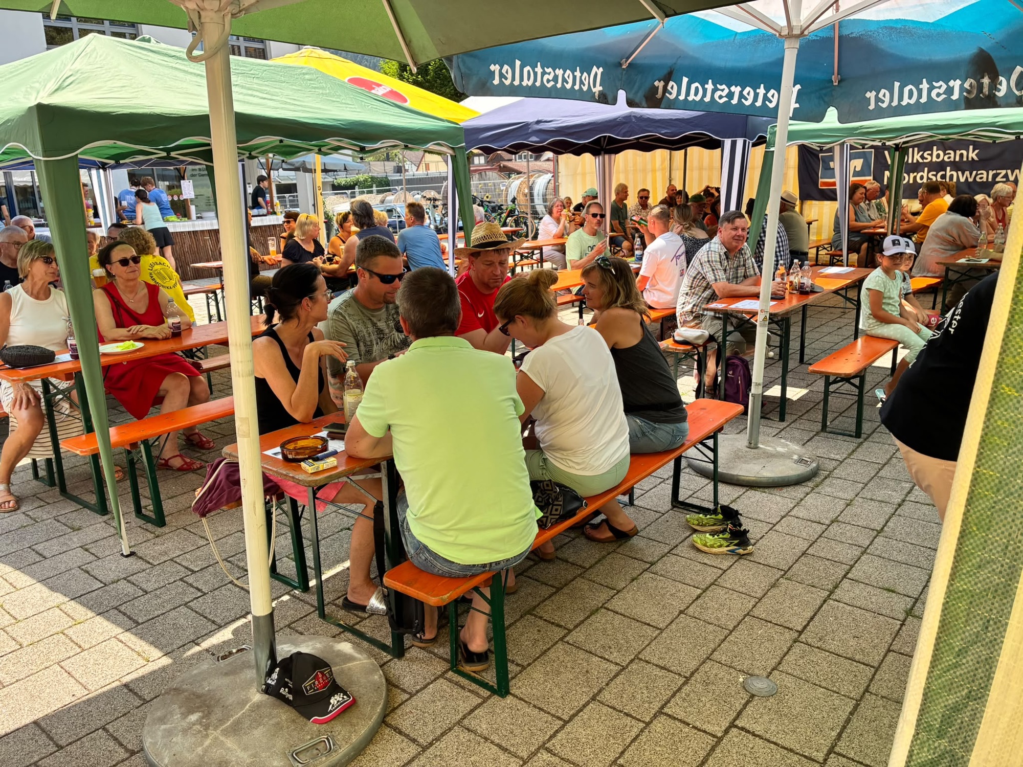 Mehr über den Artikel erfahren Sommerfest des HOG trotz großer Hitze gelungen